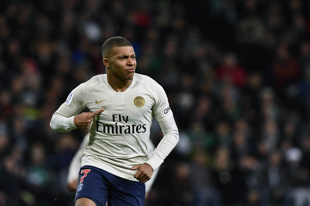 势不可挡！马克西31中15轰下38分2板4助1断1帽 末节独得16分